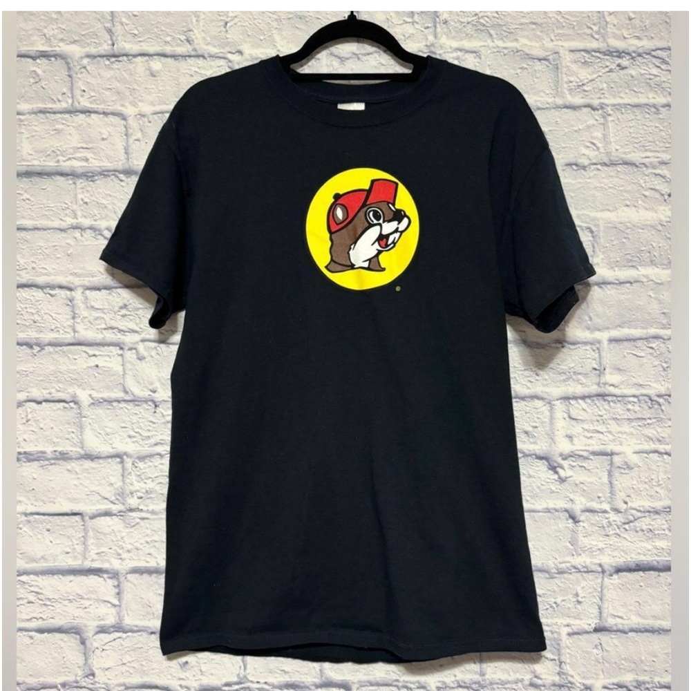 BUC-EE’S black tee shirt